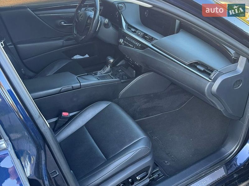Седан Lexus ES 2021 в Киеве