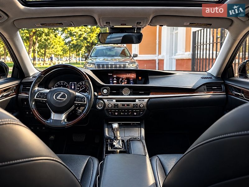 Седан Lexus ES 2017 в Чернигове