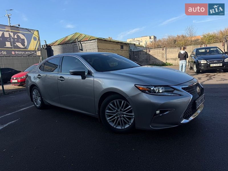 Седан Lexus ES 2016 в Ніжині
