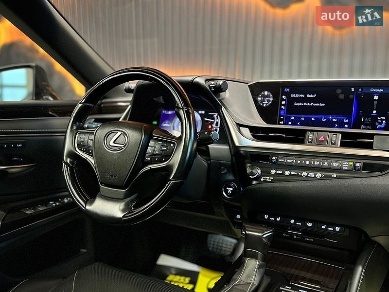 Седан Lexus ES 2019 в Львове
