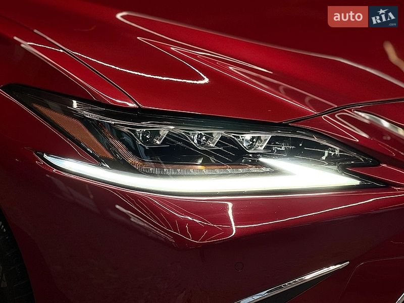 Седан Lexus ES 2019 в Львове