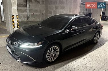 Седан Lexus ES 2020 в Киеве