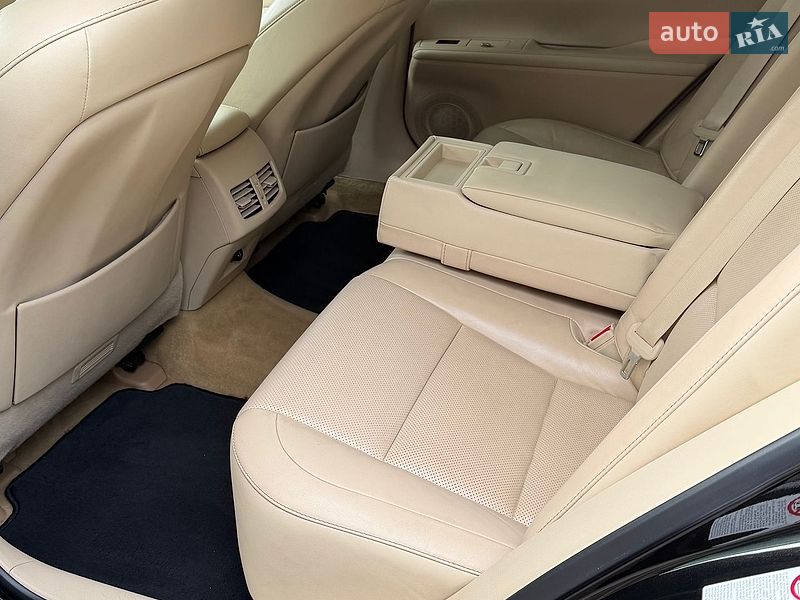Седан Lexus ES 2014 в Киеве