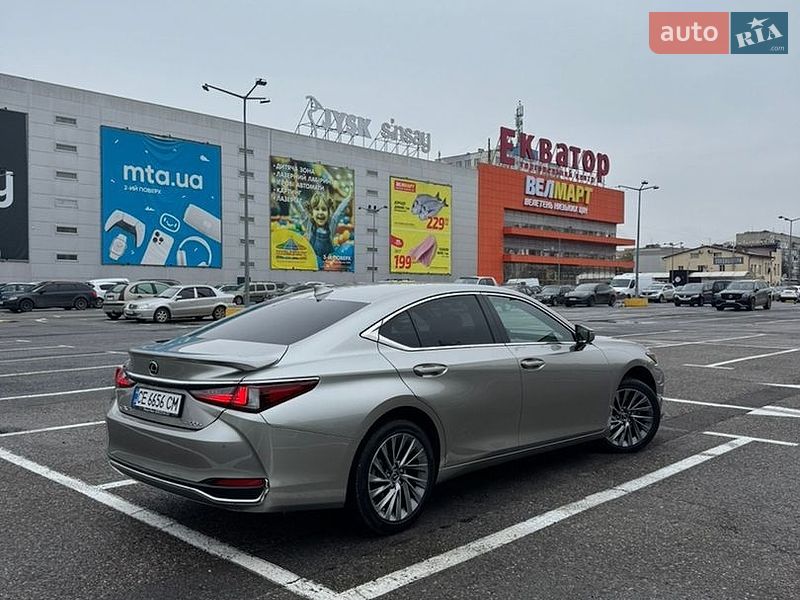 Седан Lexus ES 2024 в Черновцах