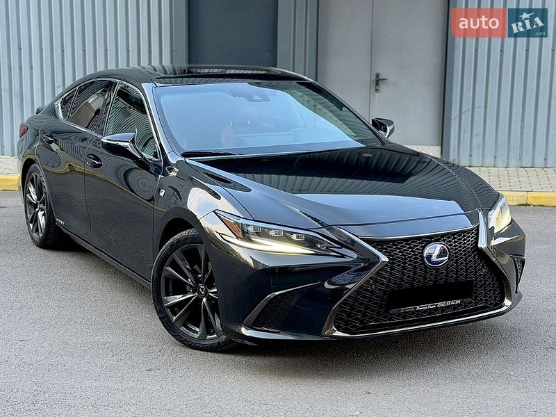 Седан Lexus ES 2022 в Ужгороді