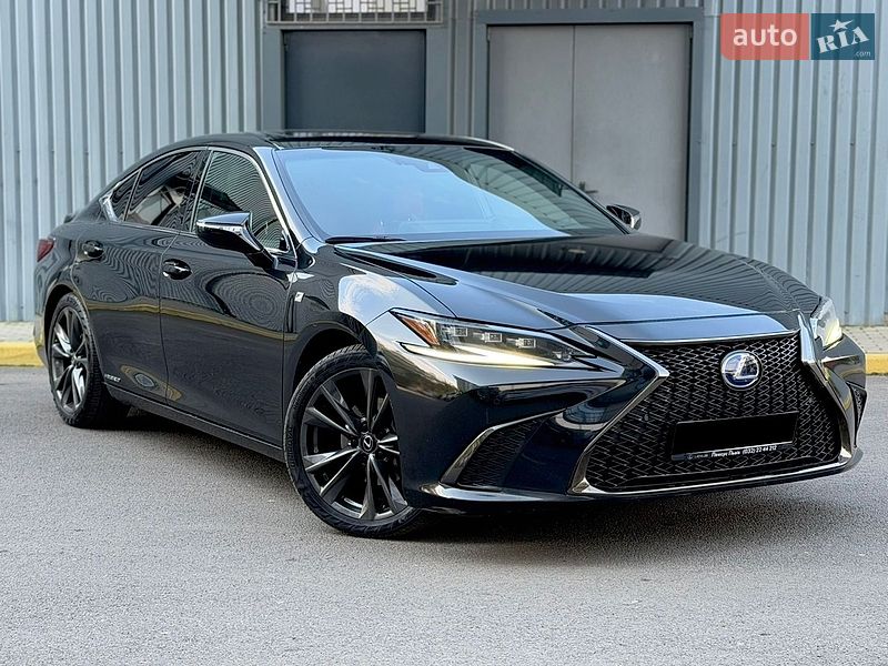 Седан Lexus ES 2022 в Ужгороді