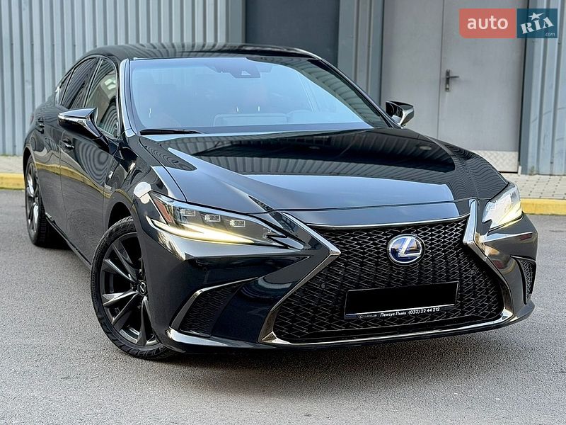 Седан Lexus ES 2022 в Ужгороді