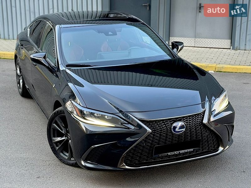 Седан Lexus ES 2022 в Ужгороді