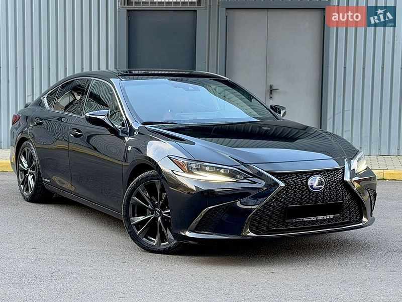 Седан Lexus ES 2022 в Ужгороді