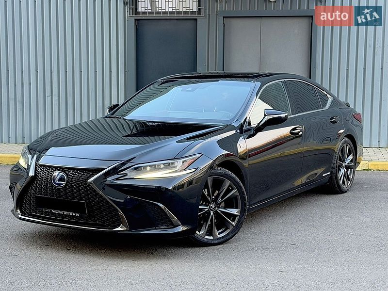 Седан Lexus ES 2022 в Ужгороді