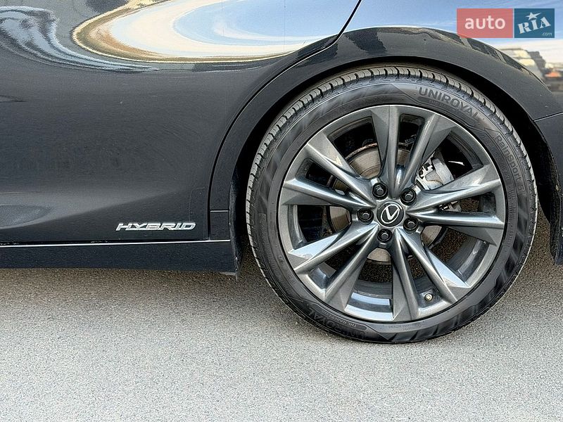 Седан Lexus ES 2022 в Ужгороді