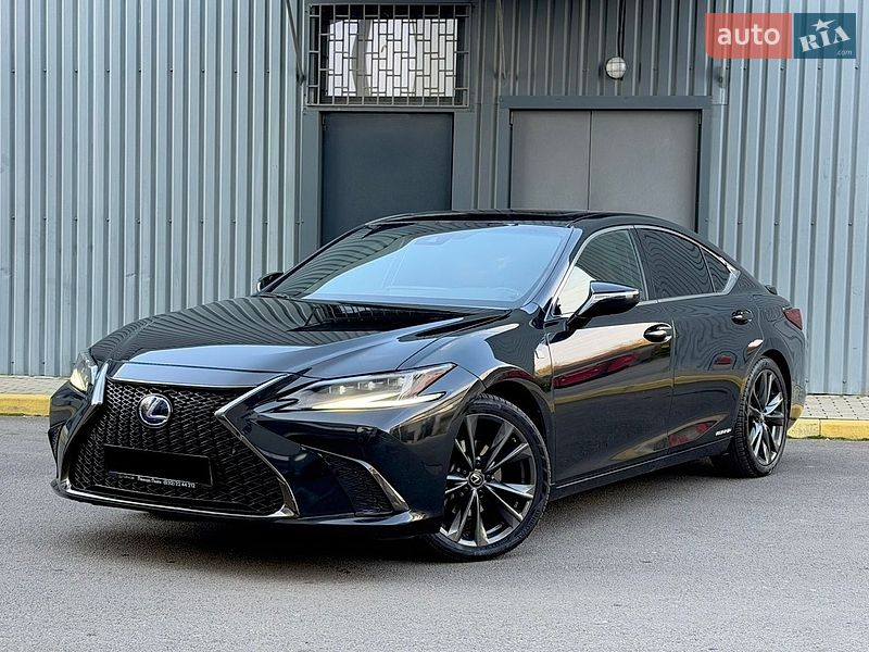 Седан Lexus ES 2022 в Ужгороді