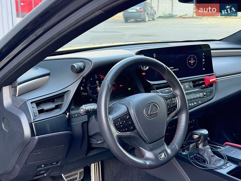 Седан Lexus ES 2022 в Ужгороді