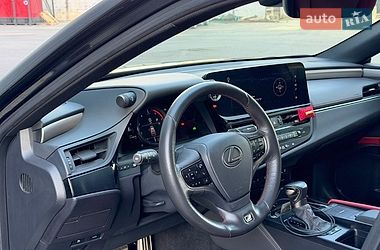 Седан Lexus ES 2022 в Ужгороді