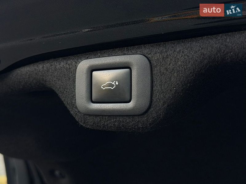 Седан Lexus ES 2022 в Ужгороді