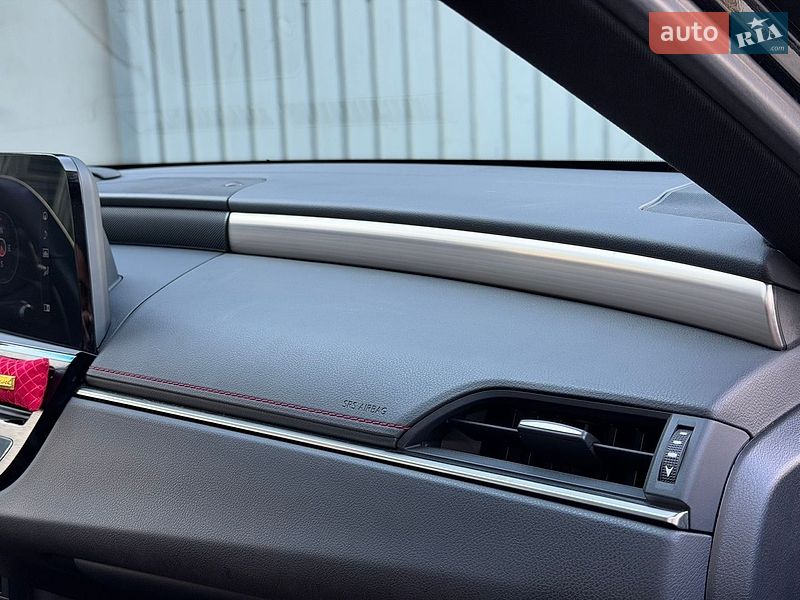 Седан Lexus ES 2022 в Ужгороді