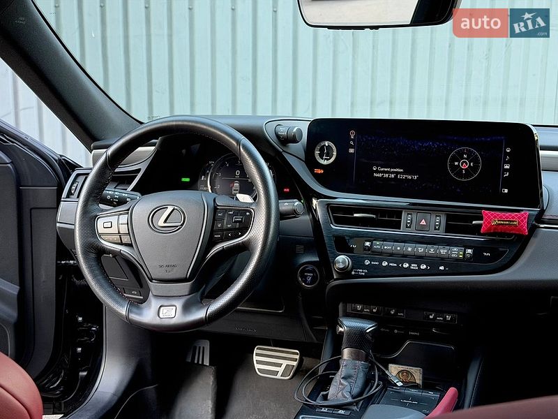 Седан Lexus ES 2022 в Ужгороді