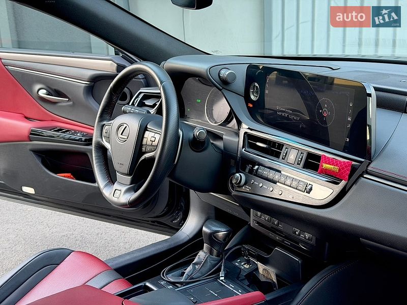 Седан Lexus ES 2022 в Ужгороді