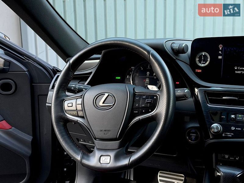 Седан Lexus ES 2022 в Ужгороді