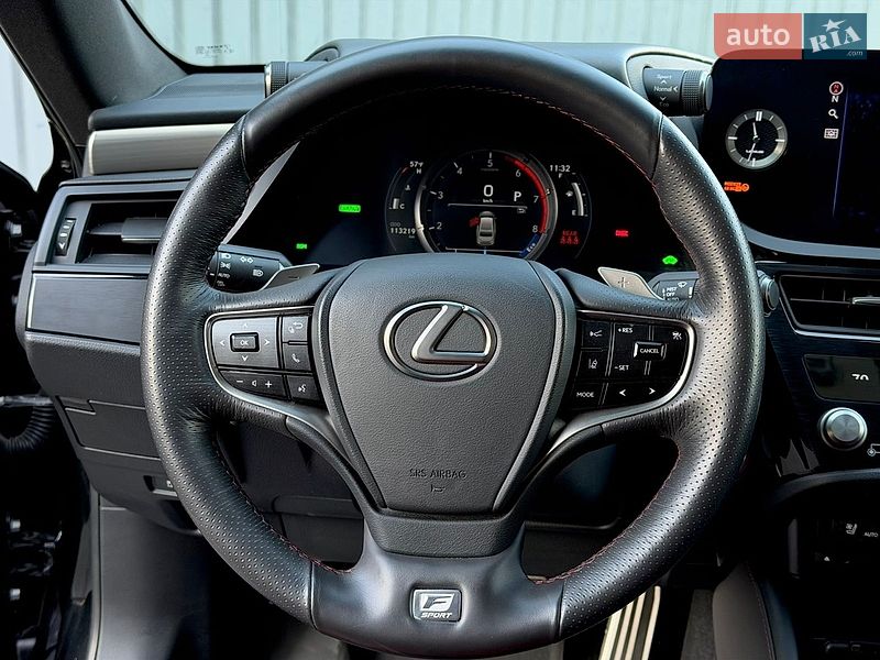 Седан Lexus ES 2022 в Ужгороді