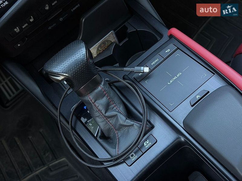 Седан Lexus ES 2022 в Ужгороді