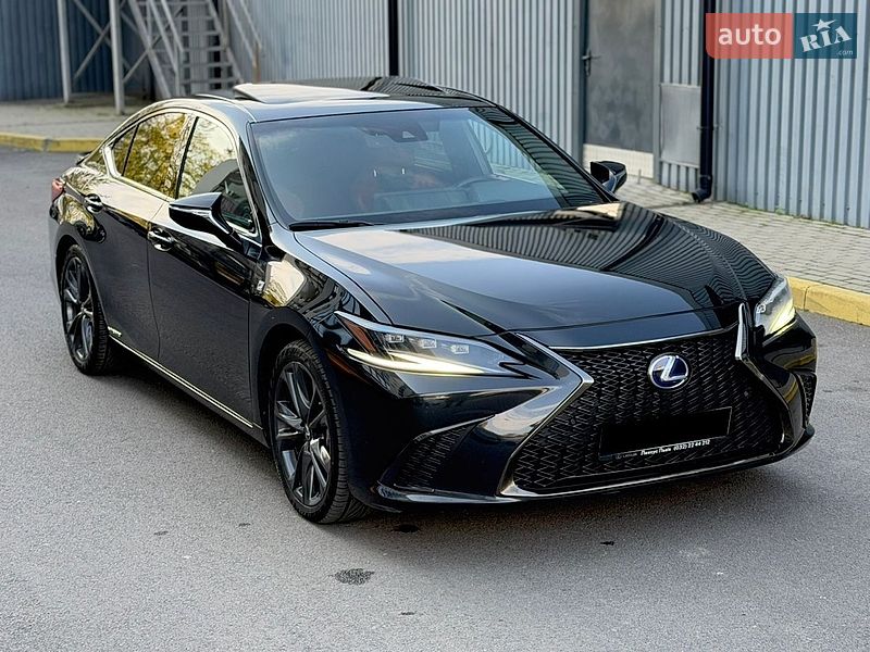 Седан Lexus ES 2022 в Ужгороді