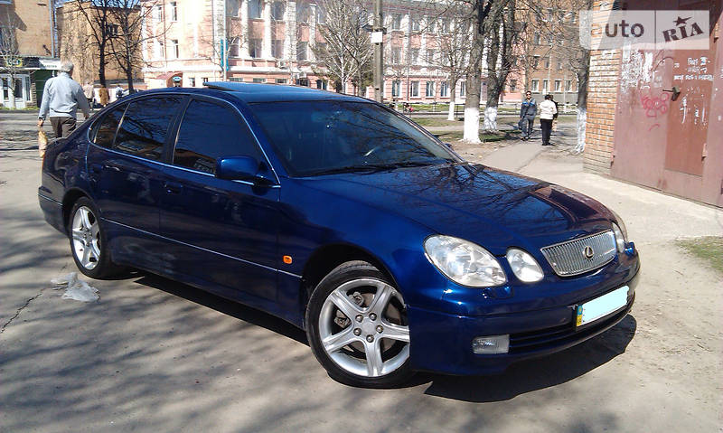 Седан Lexus GS 2000 в 