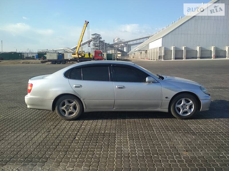 Седан Lexus GS 1998 в Южному