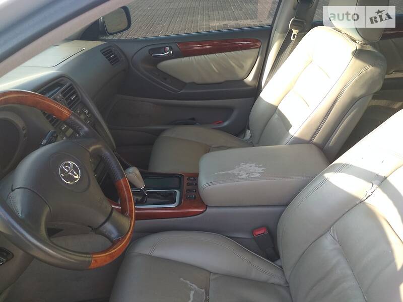 Седан Lexus GS 1998 в Южному
