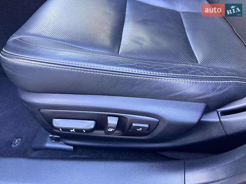 Седан Lexus GS 2013 в Краснограді