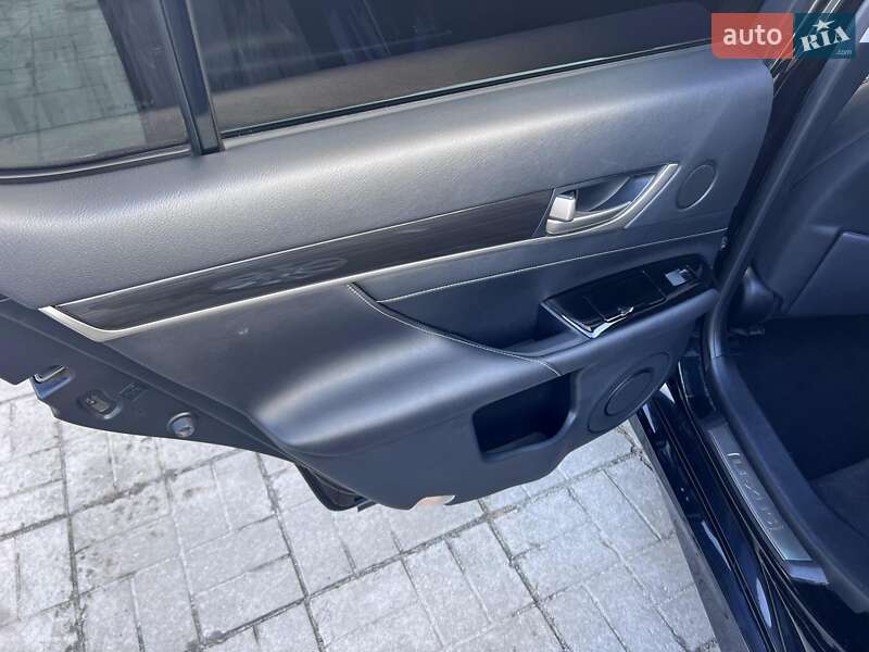 Седан Lexus GS 2013 в Краснограді
