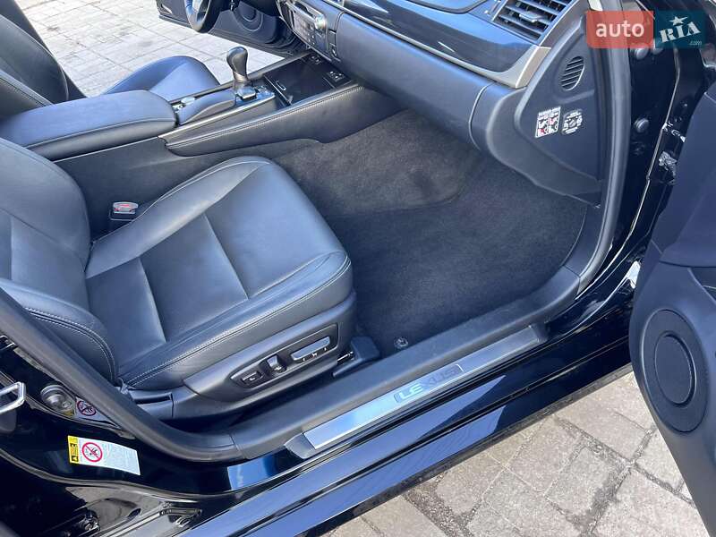 Седан Lexus GS 2013 в Краснограді