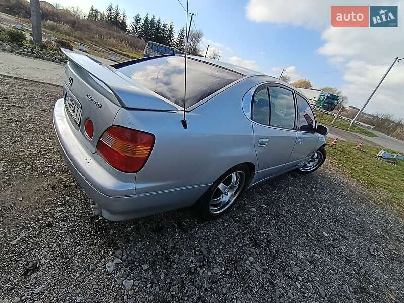 Седан Lexus GS 2000 в Жидачове