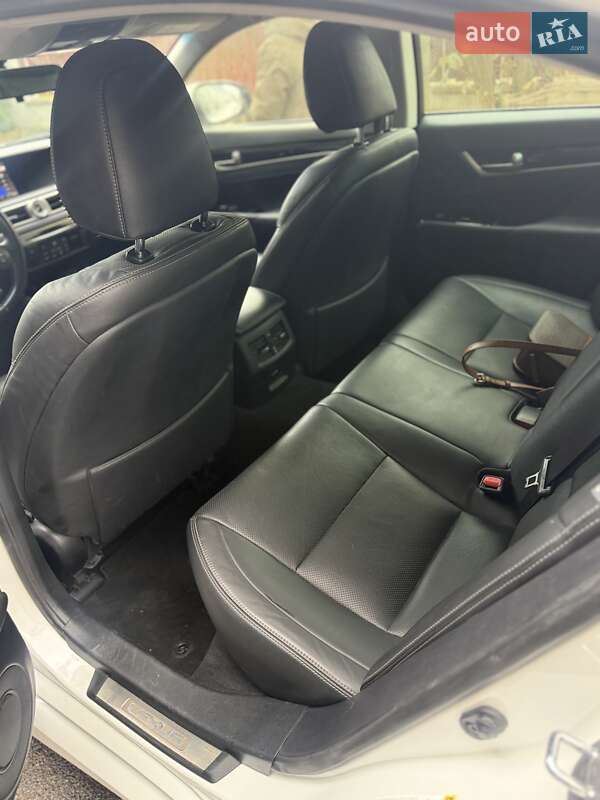 Седан Lexus GS 2014 в Вышгороде