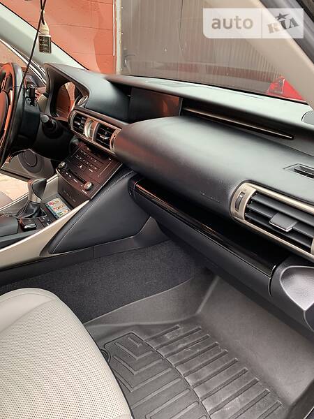 Седан Lexus IS 2015 в Одесі фото 31 Седан Lexus IS 2015 в Одесі