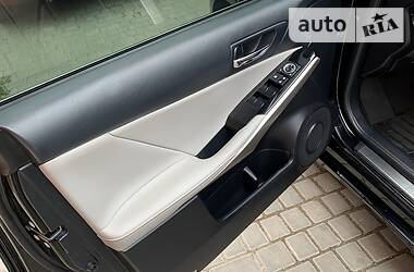 Седан Lexus IS 2015 в 