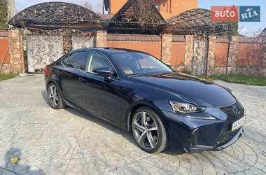 Седан Lexus IS 2017 в 