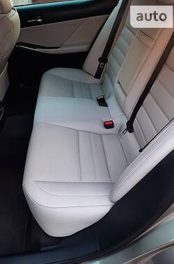 Седан Lexus IS 2015 в 