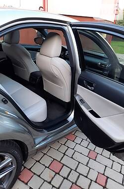 Седан Lexus IS 2015 в 