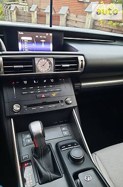 Седан Lexus IS 2015 в 