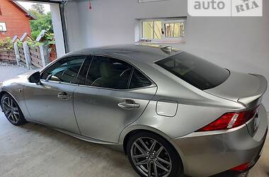 Седан Lexus IS 2015 в 