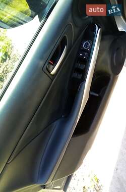 Седан Lexus IS 2017 в Новому Бузі