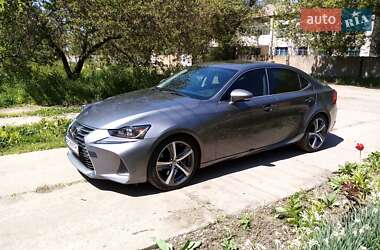 Седан Lexus IS 2017 в Новом Буге