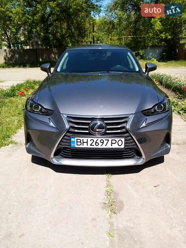 Седан Lexus IS 2017 в Новом Буге