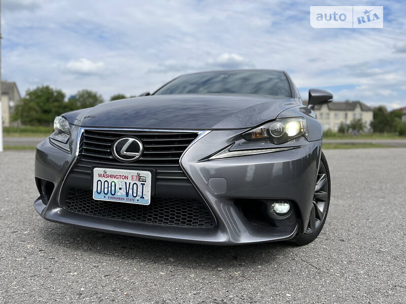 Седан Lexus IS 2015 в Дубно