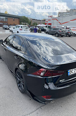 Седан Lexus IS 2015 в Львове