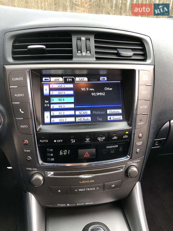 Седан Lexus IS 2014 в Гнивани