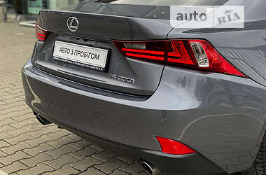 Седан Lexus IS 2016 в 