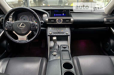 Седан Lexus IS 2016 в 