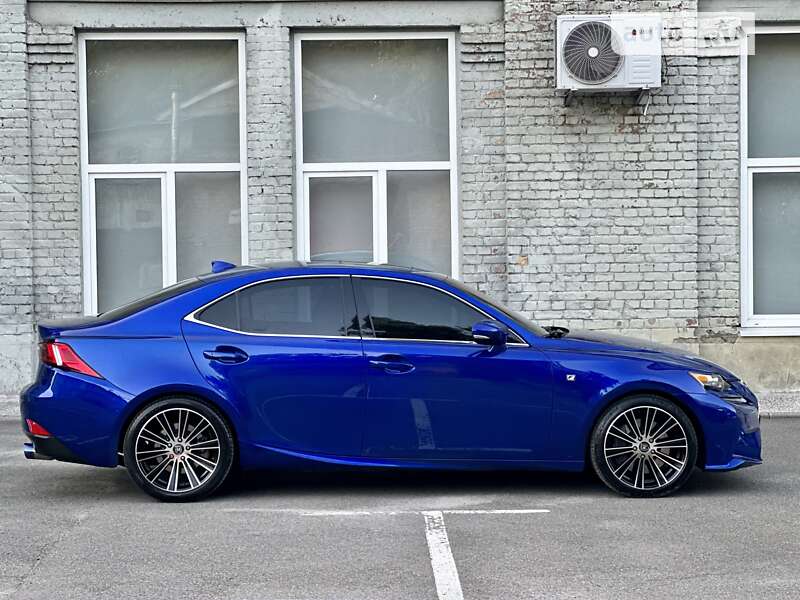 Седан Lexus IS 2016 в Киеве